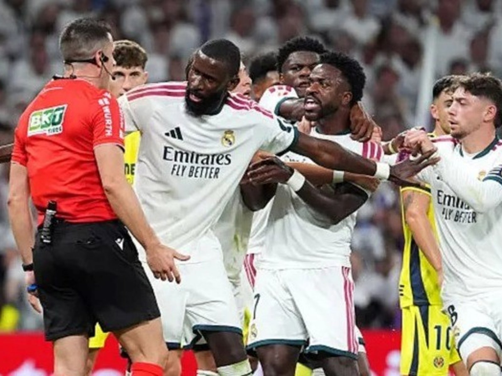 se pierde el Clásico contra Barcelona por tirar del pelo de un rival e insultar al árbitro