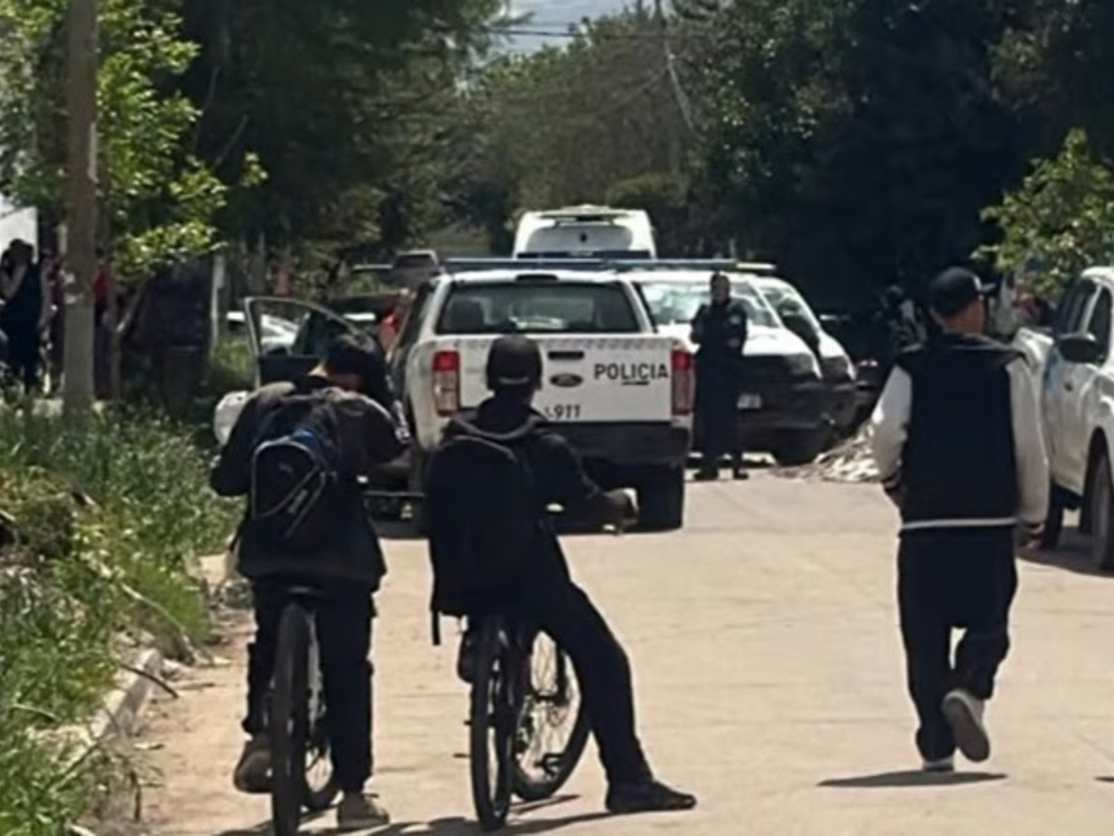 un alumno baleó a un compañero en el baño de una escuela