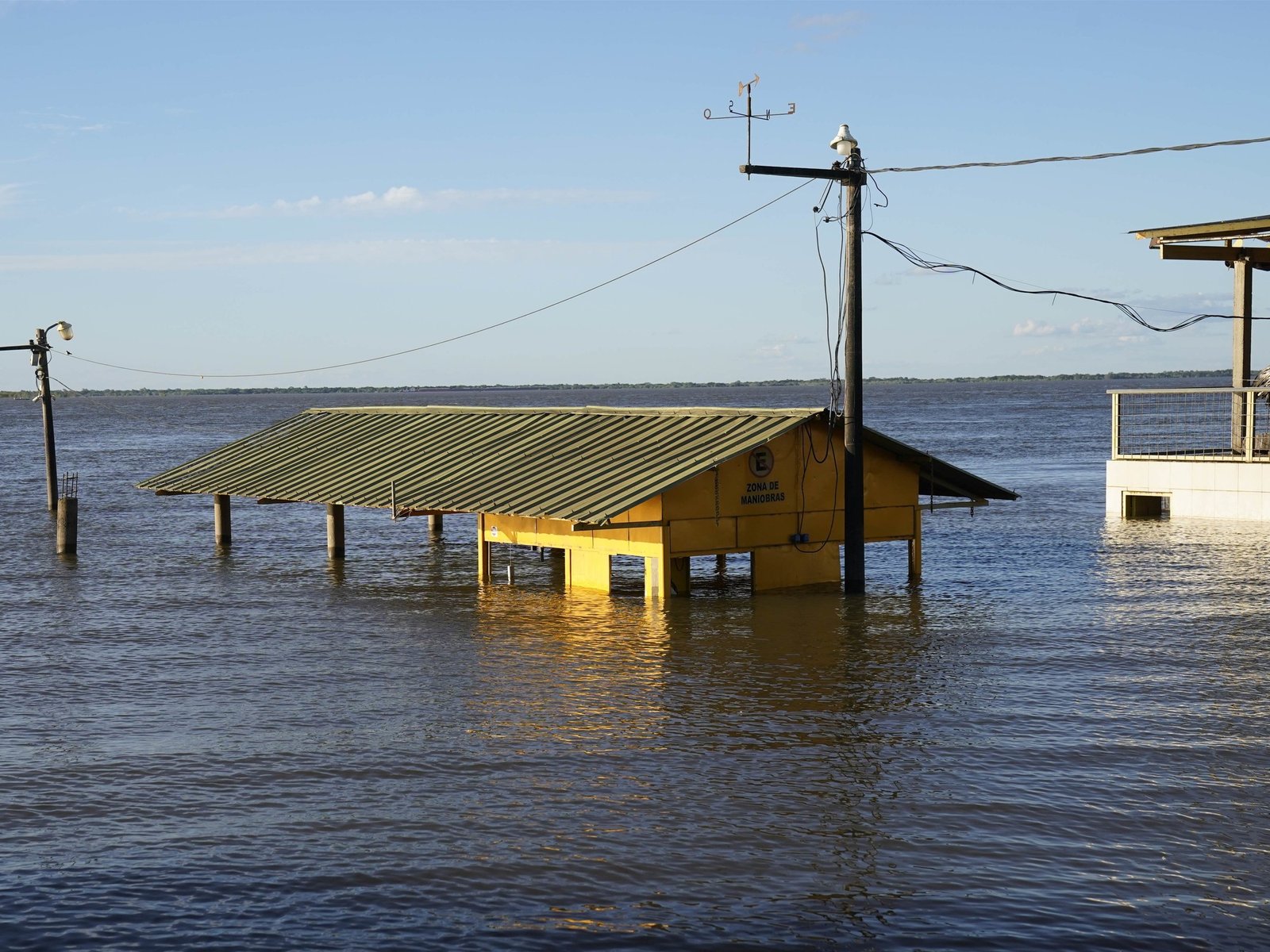 ya hay más de 400 evacuados en Corrientes por la histórica crecida del río Paraná